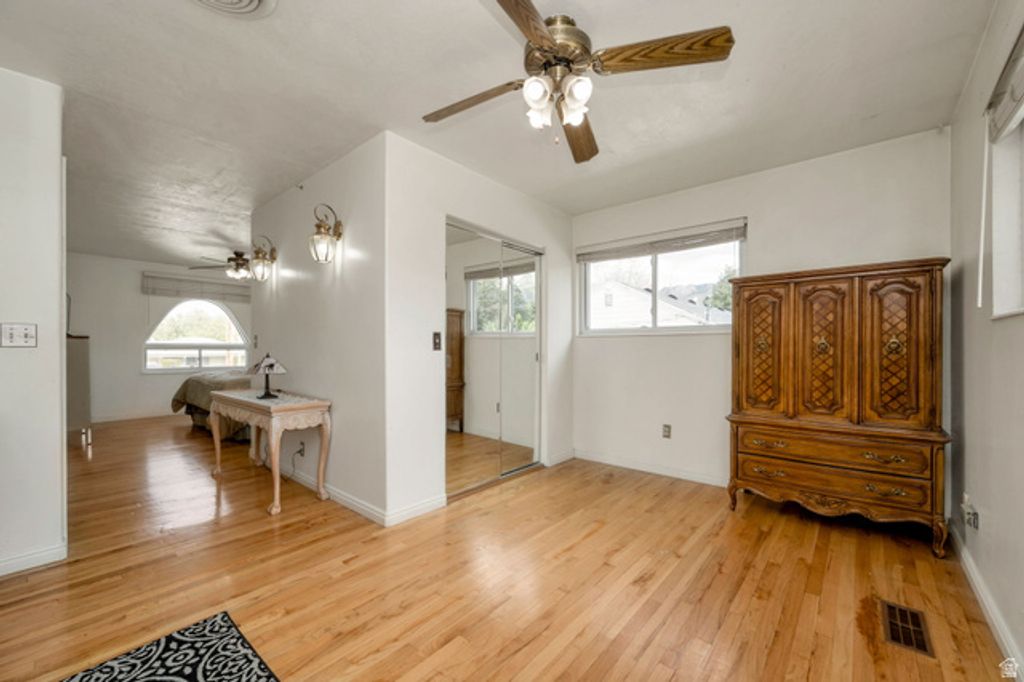 Image 14 of property listing at 1860 E SPRING LN, Holladay, UT 84117