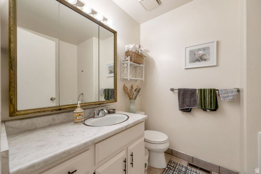 Image 16 of property listing at 1860 E SPRING LN, Holladay, UT 84117