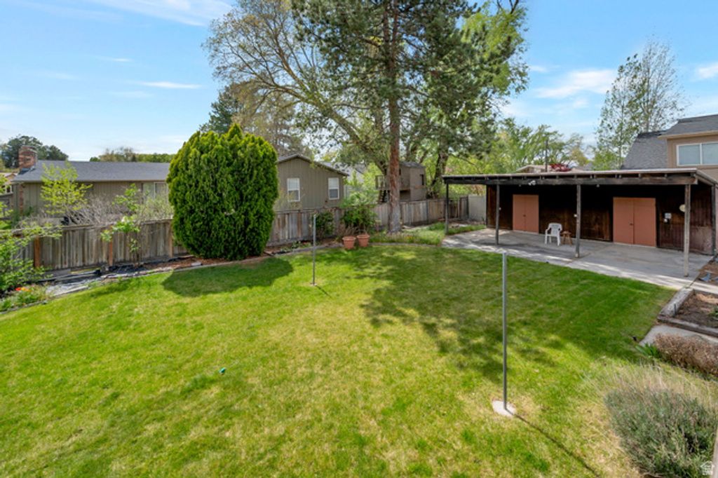 Image 24 of property listing at 1860 E SPRING LN, Holladay, UT 84117