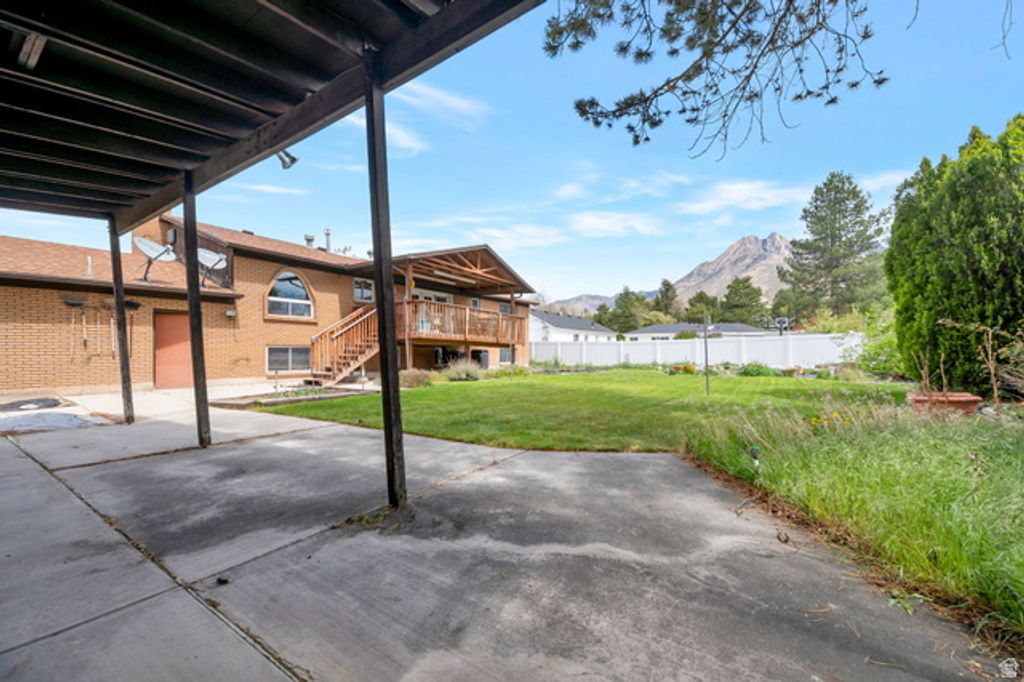 Image 26 of property listing at 1860 E SPRING LN, Holladay, UT 84117