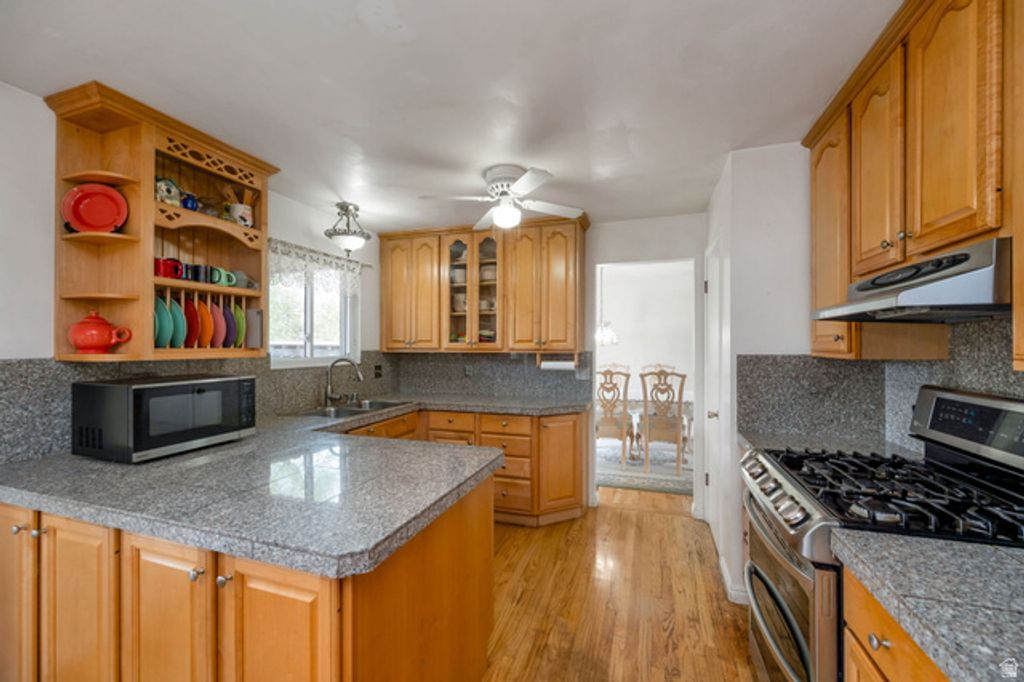 Image 4 of property listing at 1860 E SPRING LN, Holladay, UT 84117