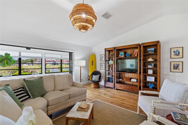 345 W Forest Trail, Vero Beach, FL 32962