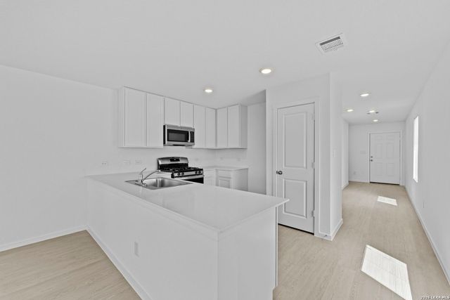 12719 KATHLEEN ST, St Hedwig, TX 78152