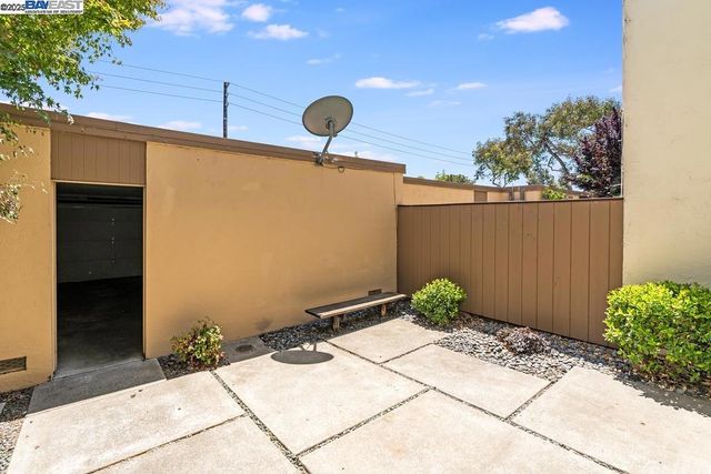 1115 Camino Del Valle, Alameda, CA 94502