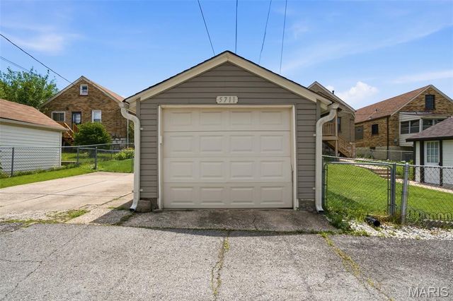 5711 Mardel Avenue, St Louis, MO 63109
