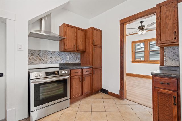 1835 W 3rd Street, Waterloo, IA 50701