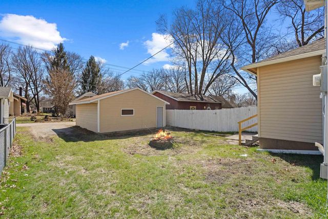 1835 W 3rd Street, Waterloo, IA 50701