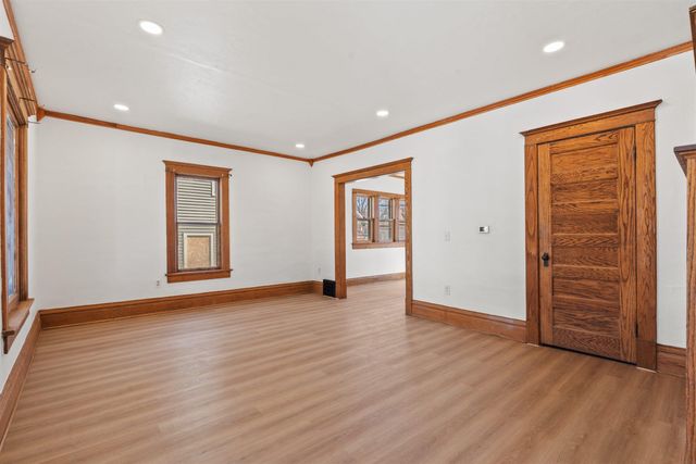 1835 W 3rd Street, Waterloo, IA 50701