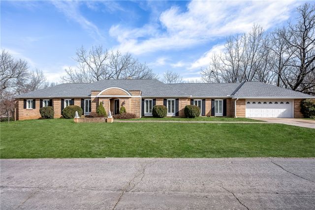 115 S Garrett Street, Siloam Springs, AR 72761