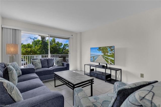 1300 Gulf Shore BLVD N 205, Naples, FL 34102