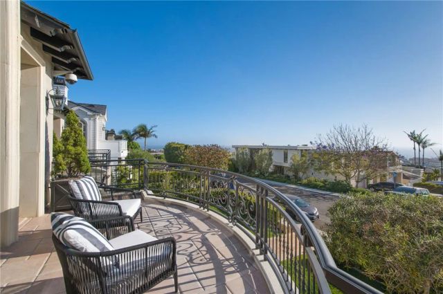500 N Poinsettia Avenue, Manhattan Beach, CA 90266