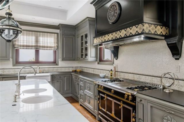 500 N Poinsettia Avenue, Manhattan Beach, CA 90266