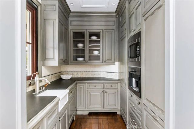 500 N Poinsettia Avenue, Manhattan Beach, CA 90266