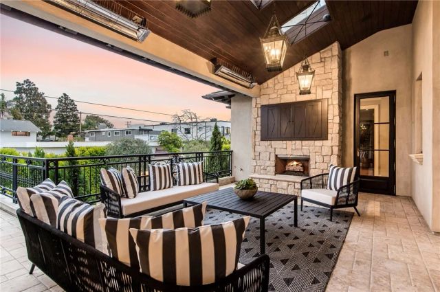 500 N Poinsettia Avenue, Manhattan Beach, CA 90266