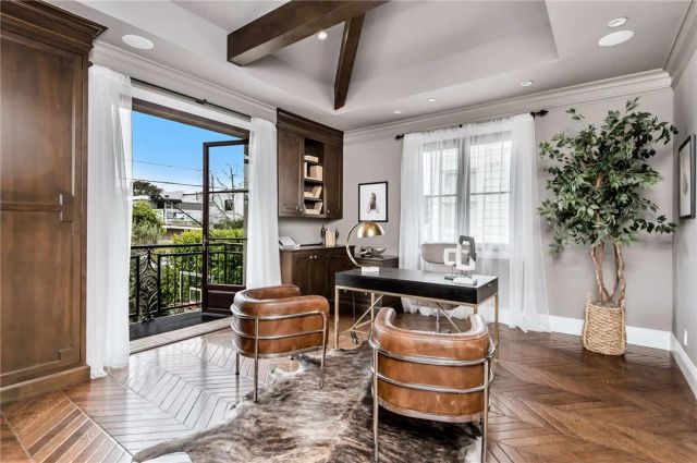 500 N Poinsettia Avenue, Manhattan Beach, CA 90266