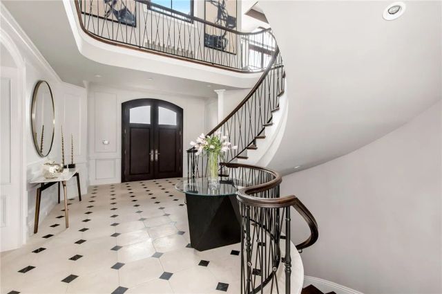 500 N Poinsettia Avenue, Manhattan Beach, CA 90266