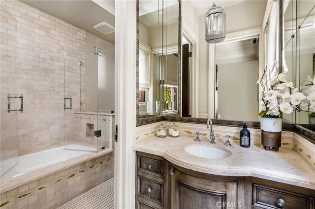 500 N Poinsettia Avenue, Manhattan Beach, CA 90266