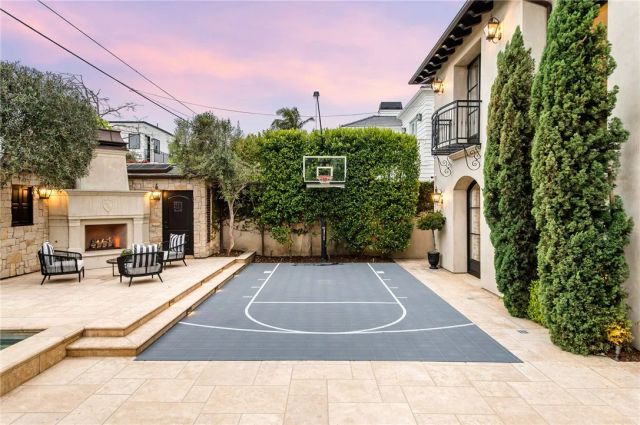 500 N Poinsettia Avenue, Manhattan Beach, CA 90266