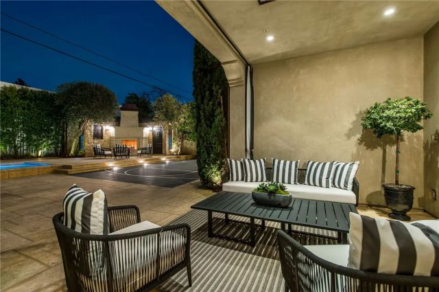 500 N Poinsettia Avenue, Manhattan Beach, CA 90266