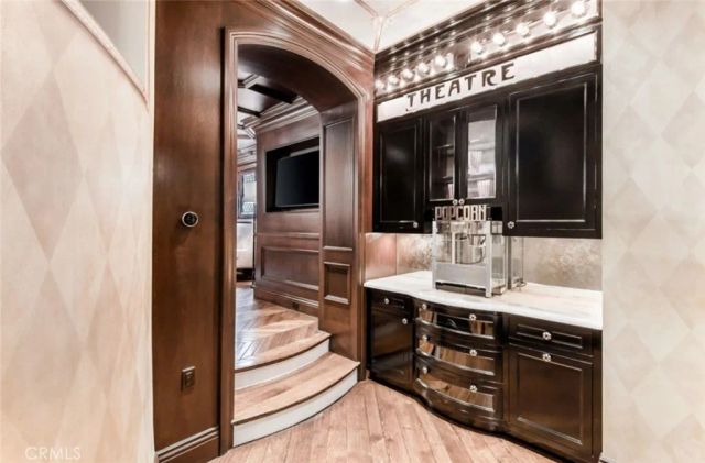 500 N Poinsettia Avenue, Manhattan Beach, CA 90266