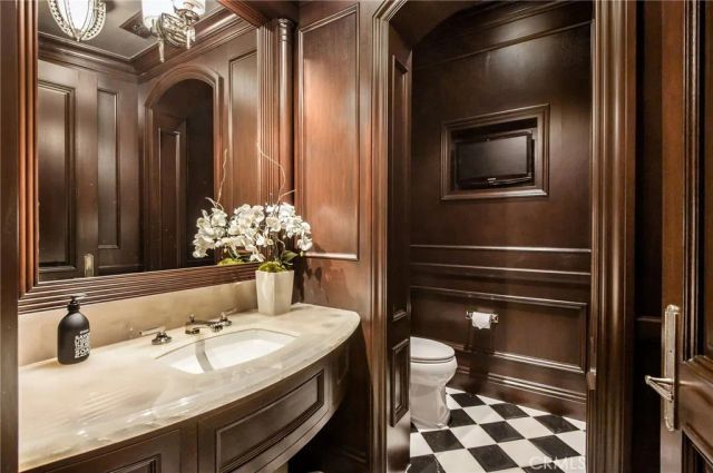 500 N Poinsettia Avenue, Manhattan Beach, CA 90266