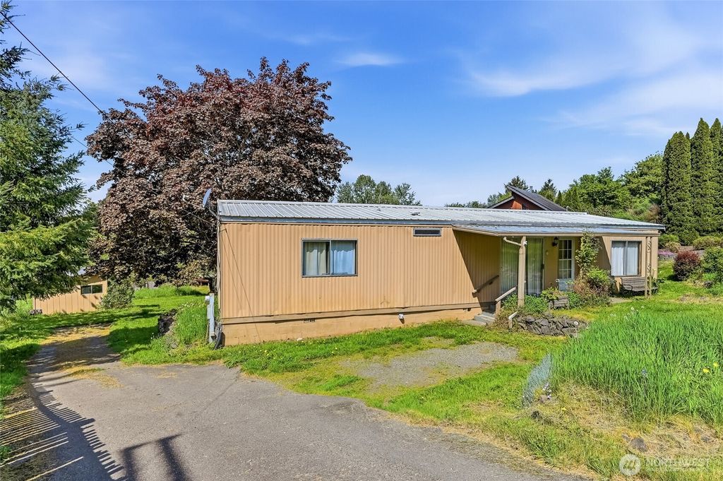 32711 Commission Avenue, Black Diamond, WA 98010
