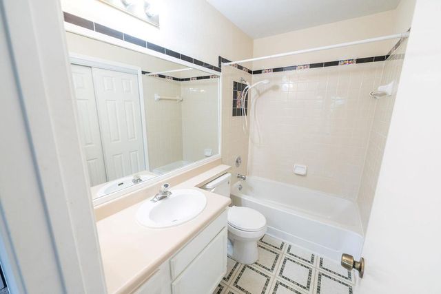 11901 Swearingen DR 15, Austin, TX 78758