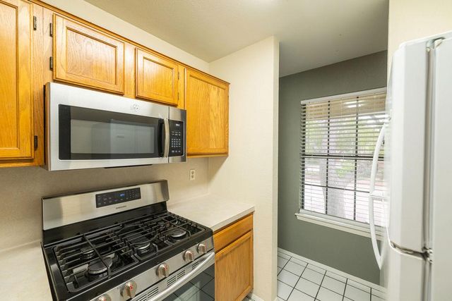 11901 Swearingen DR 15, Austin, TX 78758