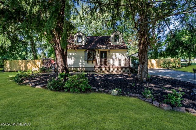 35 Marlboro Street, Morganville, NJ 07751