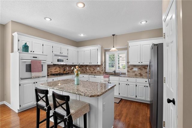 14602 S Hagan Street, Olathe, KS 66062