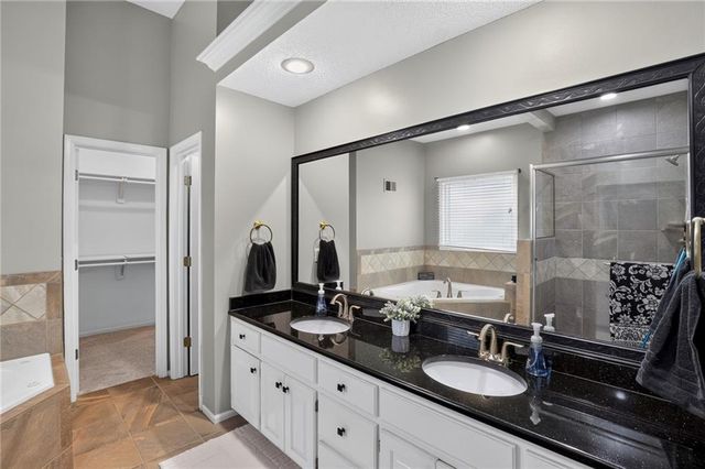 14602 S Hagan Street, Olathe, KS 66062