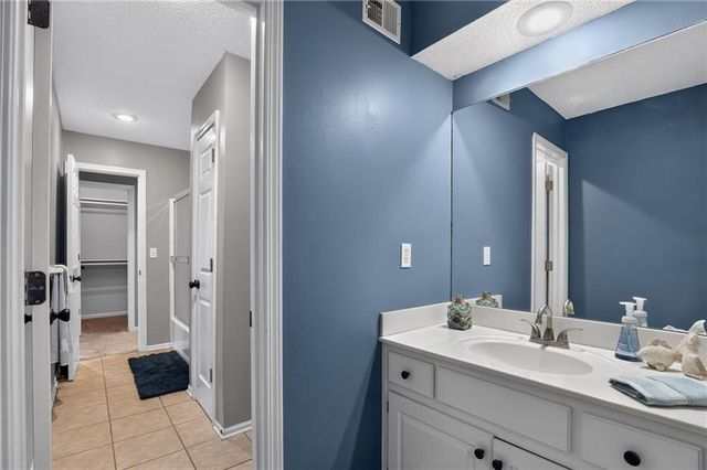 14602 S Hagan Street, Olathe, KS 66062