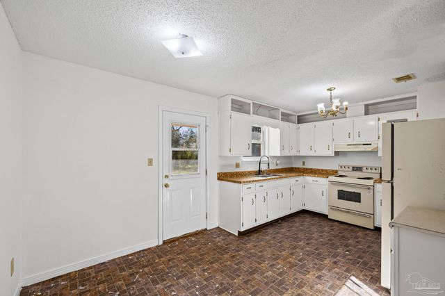 7599 Woods Rd, Pensacola, FL 32526