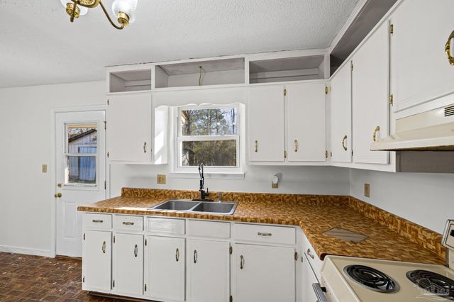 7599 Woods Rd, Pensacola, FL 32526