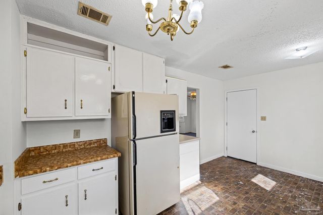 7599 Woods Rd, Pensacola, FL 32526