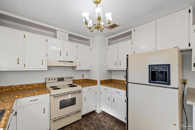 7599 Woods Rd, Pensacola, FL 32526