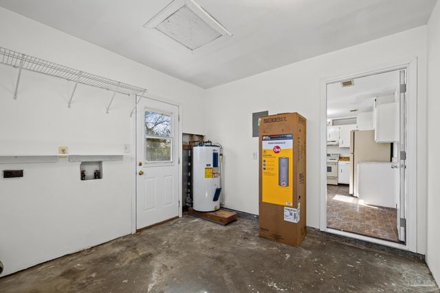 7599 Woods Rd, Pensacola, FL 32526