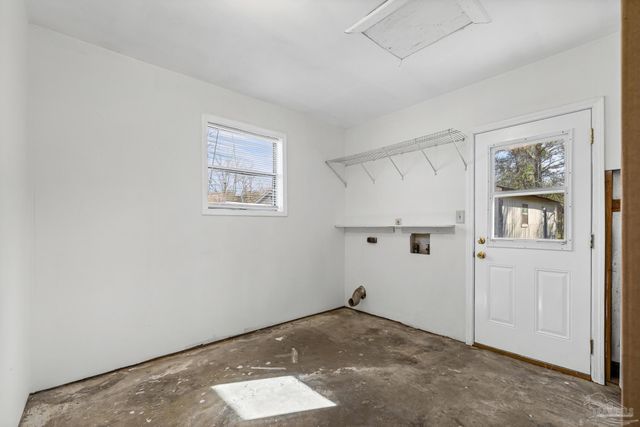 7599 Woods Rd, Pensacola, FL 32526