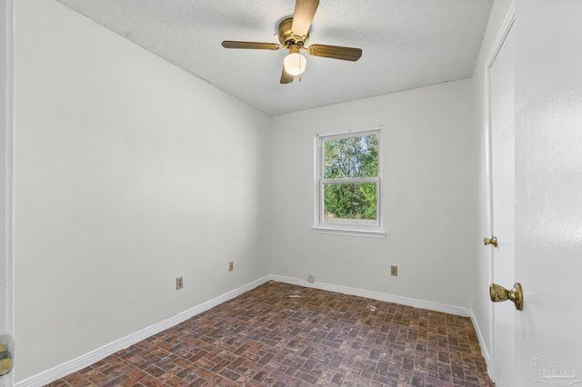 7599 Woods Rd, Pensacola, FL 32526