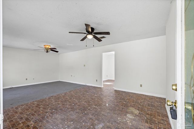 7599 Woods Rd, Pensacola, FL 32526