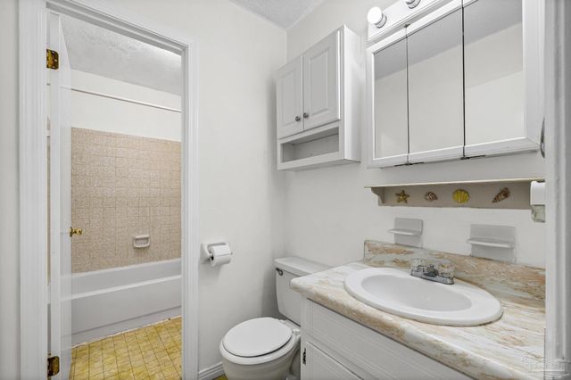 7599 Woods Rd, Pensacola, FL 32526