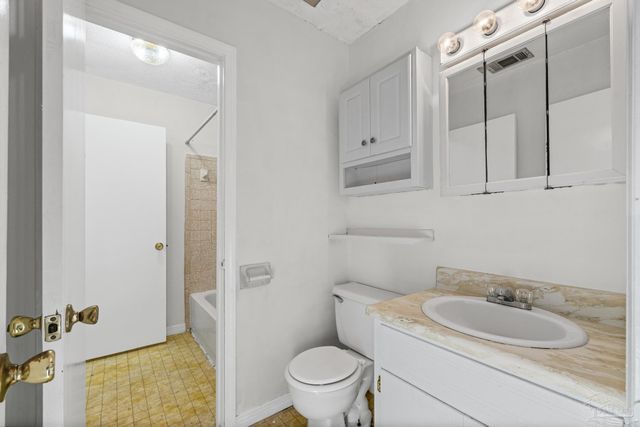 7599 Woods Rd, Pensacola, FL 32526