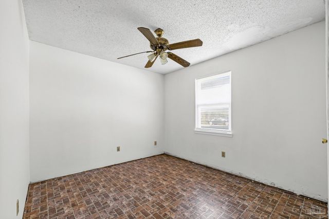 7599 Woods Rd, Pensacola, FL 32526