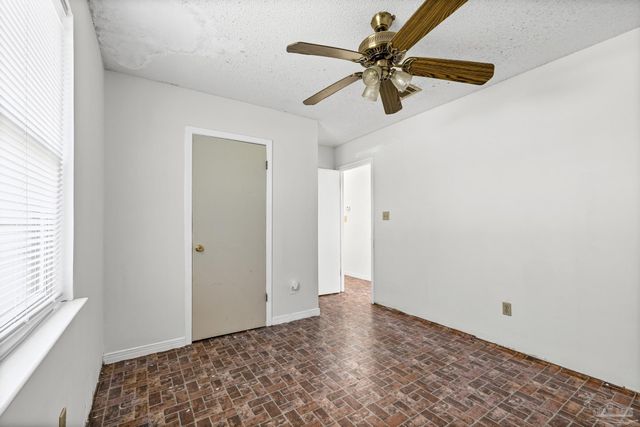 7599 Woods Rd, Pensacola, FL 32526