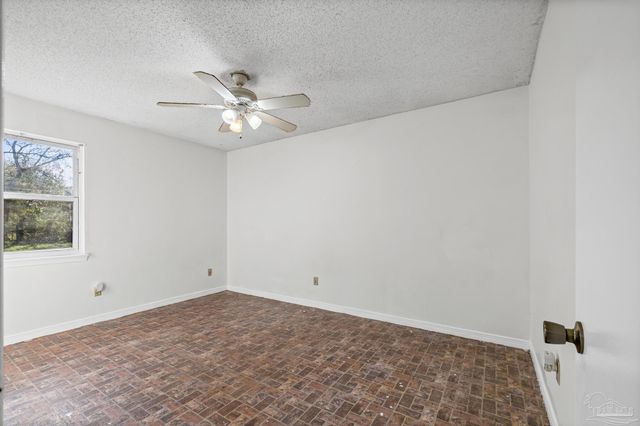 7599 Woods Rd, Pensacola, FL 32526