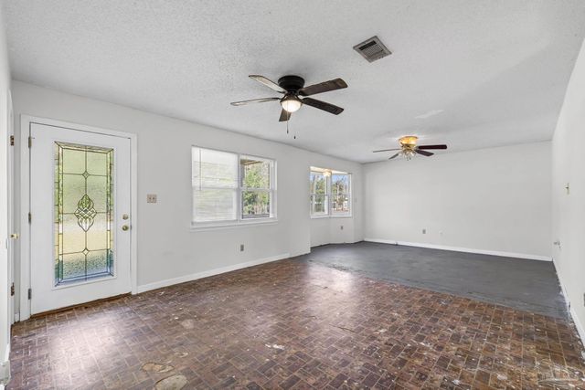 7599 Woods Rd, Pensacola, FL 32526