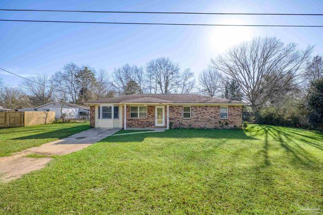 7599 Woods Rd, Pensacola, FL 32526