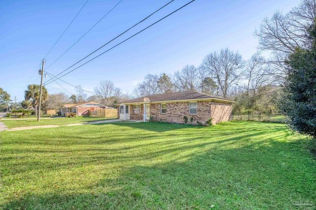 7599 Woods Rd, Pensacola, FL 32526