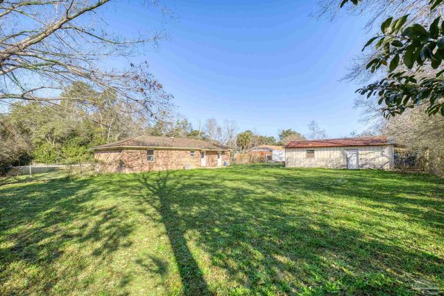 7599 Woods Rd, Pensacola, FL 32526