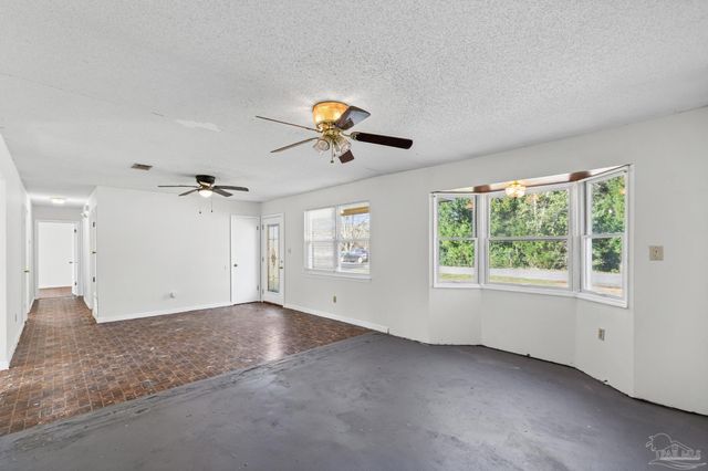 7599 Woods Rd, Pensacola, FL 32526